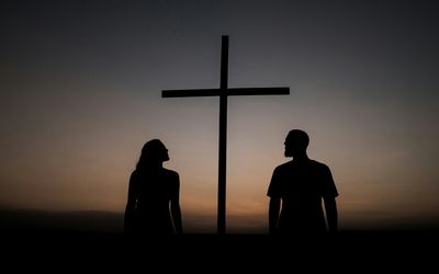 Exaltación de la Santa Cruz: El amor que desciende y nos eleva