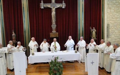 Celebración de Acción de Gracias por las Bodas de Oro de un grupo numeroso de frailes