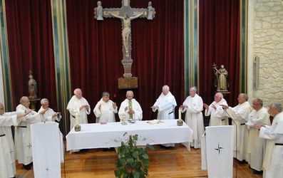 Celebración de Acción de Gracias por las Bodas de Oro de un grupo numeroso de frailes