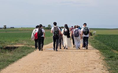 La Familia Dominicana recorre el camino de Santo Domingo entre Caleruega y Gumiel